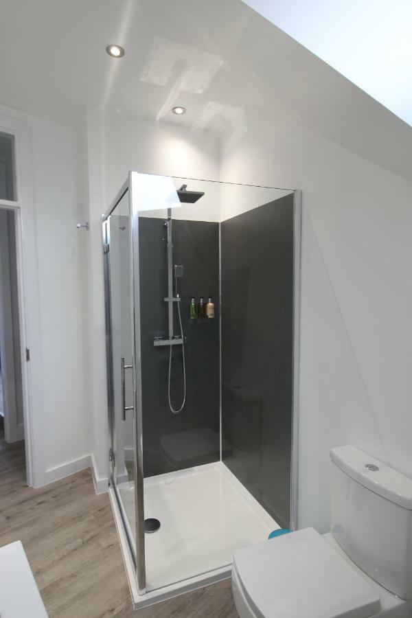 2 Serviced Apartments In Childwall-South Liverpool - Each Apartment Sleeps 6 외부 사진